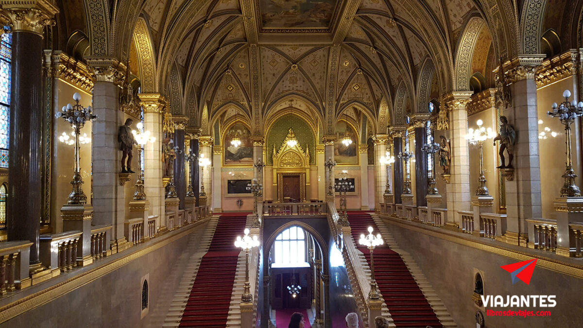 Interior del Parlamento de Budapest Hungria